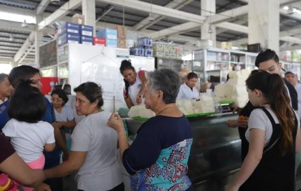 Movimiento comercial en los mercados e Guayaquil.
