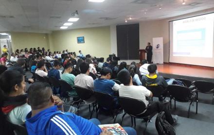 El taller estuvo a cargo de Jhonny Sagubay Bernal, de la Dirección Regional de Control de Banca de Desarrollo, de la Intendencia Regional de Guayaquil.