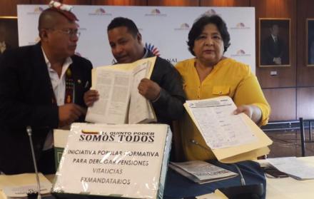 El colectivo ‘El Quinto Poder Somos Todos’ presentó este miércoles un proyecto de reforma a la Ley de Servicio Público.