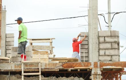 Imagen referencial. El Secob tiene 18 obras por entregar en este año. En la lista están siete casas de salud, cinco unidades educativas y seis proyectos especiales. 