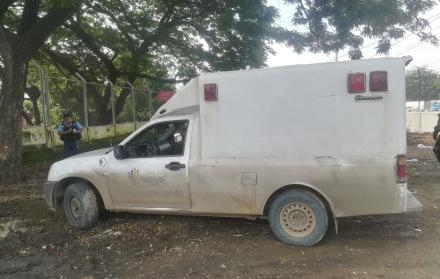 Entre los artículos que se hallaron en la ambulancia estaban 11 celulares y 8 auriculares.