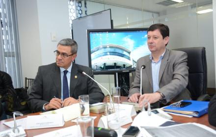 José Agusto Briones y Esteban Albornoz estuvieron en la Comisión de Desarrollo Económico donde se aprobó el informe para la votación de la proforma 2020