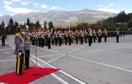 Durante el acto se graduaron 24 tenientes especialistas y 98 tenientes de arma y servicio de la promoción 119 general Vicente Aguirre.