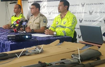 En un operativo, miembros de la Policía Nacional incautó varias armas de fuego.