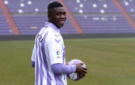 El delantero estará en el club español por cuatro años y medio.