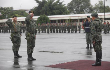 Momento. Un instante de la ceremonia de ascenso y cambio de mando en la Brigada de Infantería número 5 Guayas, en el Fuerte Huancavilca.