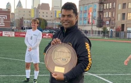 Merlin Villagómez, entrenador ecuatoriano en Estados Unidos le preocupa que no se ha elegido al DT de la Tri.