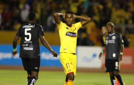 Fidel Martínez, jugador de Barcelona, en el encuentro con el América.