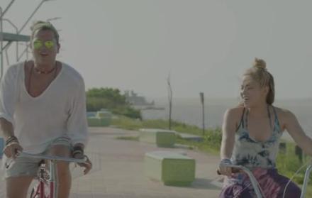 Captura de video. El cubano Liván Castellano Valdés alega que La bicicleta es un plagio de su tema Yo te quiero tanto de 1997.