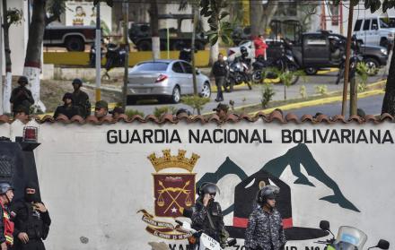 En un comunicado firmado por el ministro de Defensa, Vladimir Padrino, se informó de la detención de “un reducido grupo de asaltantes adscritos (...) a la Guardia Nacional Bolivariana”.