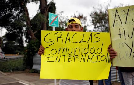 Frontera. Cerca de uno de los centros de acopio, un hombre agradece la ayuda humanitaria para Venezuela.