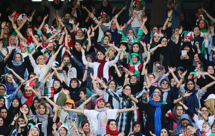 Por 40 años, a las mujeres iraníes se les prohibió ver partidos de fútbol masculino. 