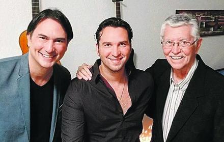 Con sus hijos, José Daniel y Danilo Parra.