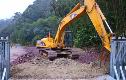 Trabajos de estabilización del puente Bailey.