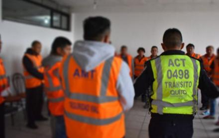 Basándose en la experiencia de las personas, se imparten clases de normativa legal vigente, cultura y educación vial.