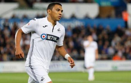 El jugador disfrutó de un período de préstamo exitoso en el Real Betis antes de cambiarse nuevamente a México. 