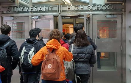 Clases. Más de 3.000 estudiantes forman parte del Stuyvesant High School, un instituto de educación pública, a donde muchos esperan llegar. 