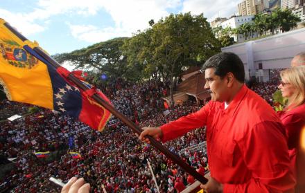 Maduro dirigiéndose a sus simpatizantes tras las manifestaciones en su contra.
