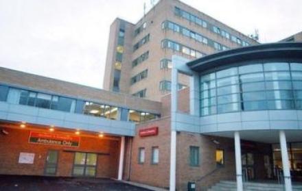 El hospital ha aceptado la responsabilidad pero aún no se ha llegado a un acuerdo con la paciente, víctima del error.