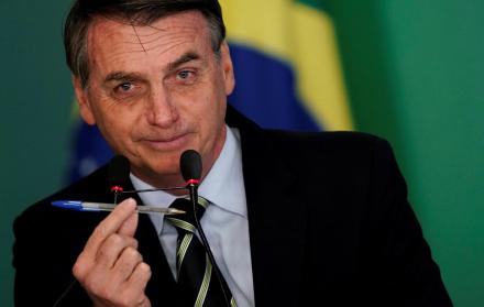 El primer mandatario de Brasil, Jair Bolsonaro, firmó un decreto que flexibiliza la venta de armas a civiles.