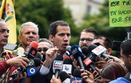 Guaidó invitó a los militares venezolanos a ponerse “de lado de la Constitución” y permitir el ingreso de la asistencia.