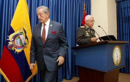 Respaldo. El ministro de Defensa, Oswaldo Jarrín, anunció que los militares procesados recibirán respaldo.