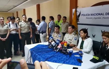 En la rueda de prensa la ministra de Gobierno, María Paula Romo, dijo que los procedimientos correctos serán recordados a los miembros policiales.