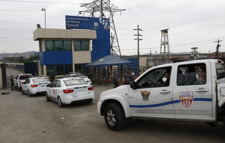 Varias unidades de la Policía Nacional ingresaron al Centro de Privación de Libertad, luego de conocerse del asesinato de Telmo Castro.