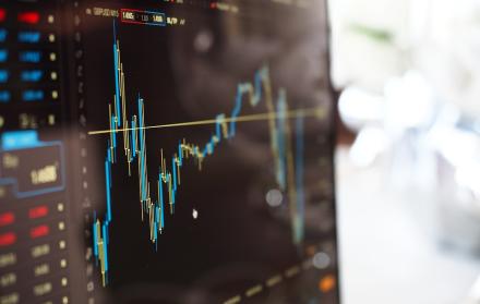 Origen. Las casas de valores aparecieron a raíz de la expedición de la Ley de Mercado de Valores de 1993. Su función: ser un intermediario de valores.