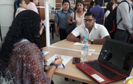 Cerca de 1.000 jóvenes universitarios dejaron sus hojas de vida en los stands de 57 empresas.