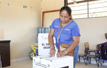 Una habitante se Sansahuari ejerció su derecho al voto