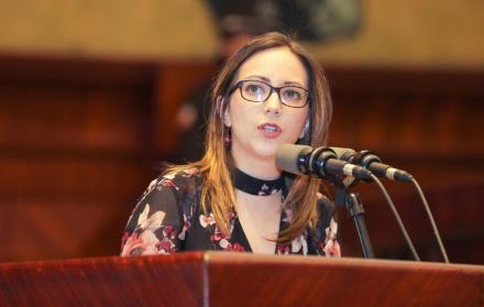 La extitular del Ministerio de Salud, Verónica Espinosa, es acusada de incumplimiento de funciones en la adquisición de materiales, medicamentos y otros insumos.