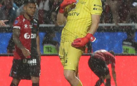Jorge Pinos en la final de la Copa Sudamericana ante Colón de Santa Fe.