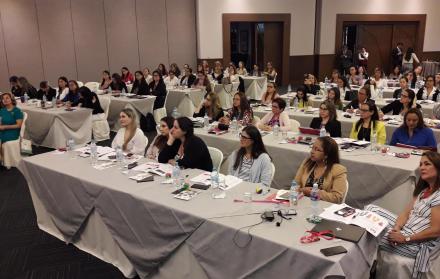 Alrededor de 200 mujeres asistieron a la primera jornada del taller Empowoman, que se desarrolló en el Centro de Convenciones de la Universidad de Especialidades Espíritu Santo.