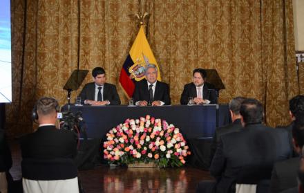 El ministro de Transporte y Obras Públicas, Gabriel Martínez, recordó que además de los vuelos internos que hará Latam desde noviembre, la empresa Aeroregional ya está cubriendo las rutas hacia Guayaquil, Cuenca y Quito.