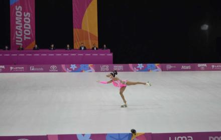 María Eduarda Fuentes, durante una de sus rutinas en patinaje artístico.