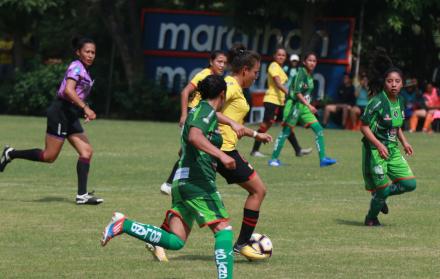 Partido femenino entre Barcelona y Mushuc Runa.
