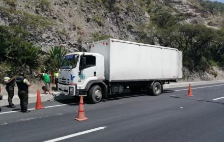 Dentro del furgón se encontró 100 sacos de yute con el precursor químico.