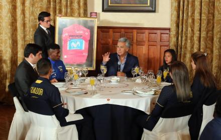 Homenaje a los deportistas élite del país.