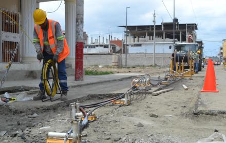 Imagen referencial. Trabajos de reconstrucción en la provincia de Manabí.