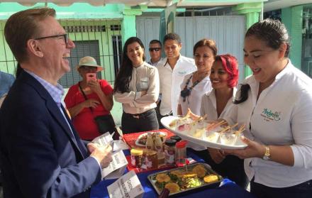 En la agenda del embajador (i) estuvieron los encuentros con la prefecta de la provincia Roberta Zambrano y el gobernador Pablo Hadathy.