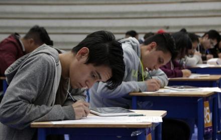 Los estudiantes del régimen costa se jugarán el 30 por ciento del promedio de la nota de grado en ese examen, que además le permitirá optar por un cupo en el sistema público de educación superior. 