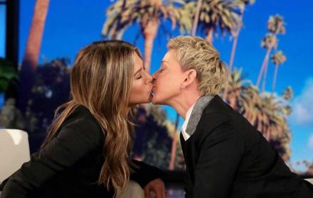 Jennifer Aniston y Ellen DeGeneres, protagonistas de un beso inesperado