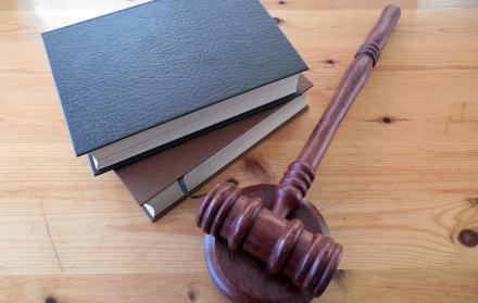 Actualmente, los titulares de las Cortes de Justicia atienden asuntos penales de procesados con fuero de corte.
