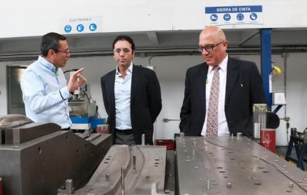 Evento. Ayer, el ministro Campana visitó la planta de Metaltronics.