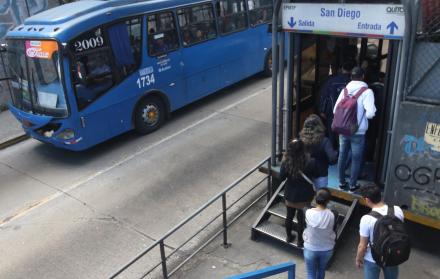 Referencial. El tratamiento de las tarifas del transporte urbano en Quito ha sido relegado por dos meses por parte de la administración de Yunda.