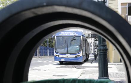En varios sectores del Puerto Principal, a los usuarios no se les permitió el ingreso a las estaciones de transporte.