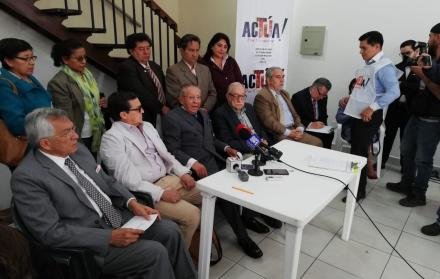 Recolección de firmas por el movimiento Actúa por Ecuador. Además de Guayaquil, en Cuenca y Riobamba se concentran la mayor cantidad de respaldos.