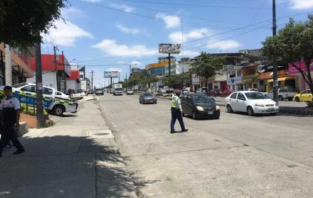 Según el presidente de la Junta barrial, Geofreo Calle, desde hace más de 15 años han solicitado la instalación de un semáforo en la avenida Las Aguas.