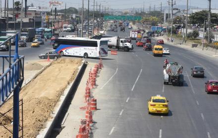 La obra vial que se desarrolla en el sitio actualmente tiene un avance del 43 %.